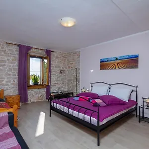 Stone House Ferienhaus